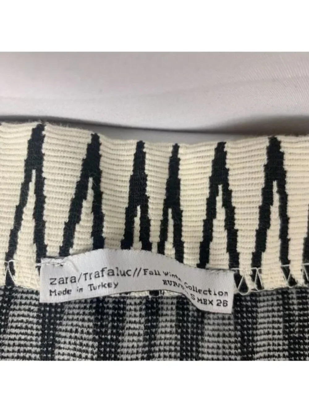 Zara Trafaluc Womens Knit Midi Skirt Size S Black & White Zigzag Pattern Stretch